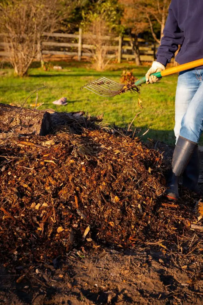 TURNING-COMPOST