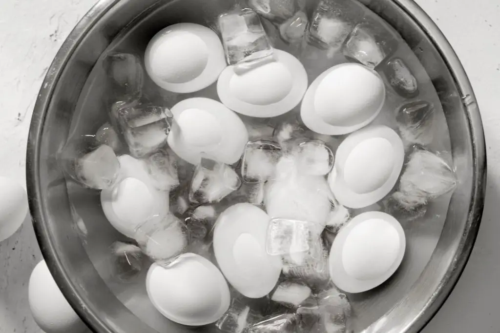 GIVING HARD BOILED EGGS AN ICE BATH MAKES THEM EASIER TO PEEL.
(HOW TO EASILY PEEL HARD BOILED EGGS.)