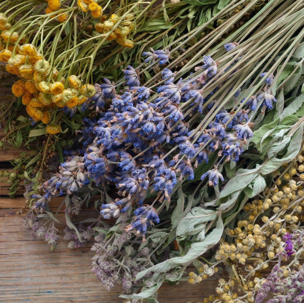 DRIED HERBS FOR CHICKENS